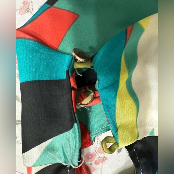 Worthington ladies sleeveless blouse is size Large. - Picture 7 of 7